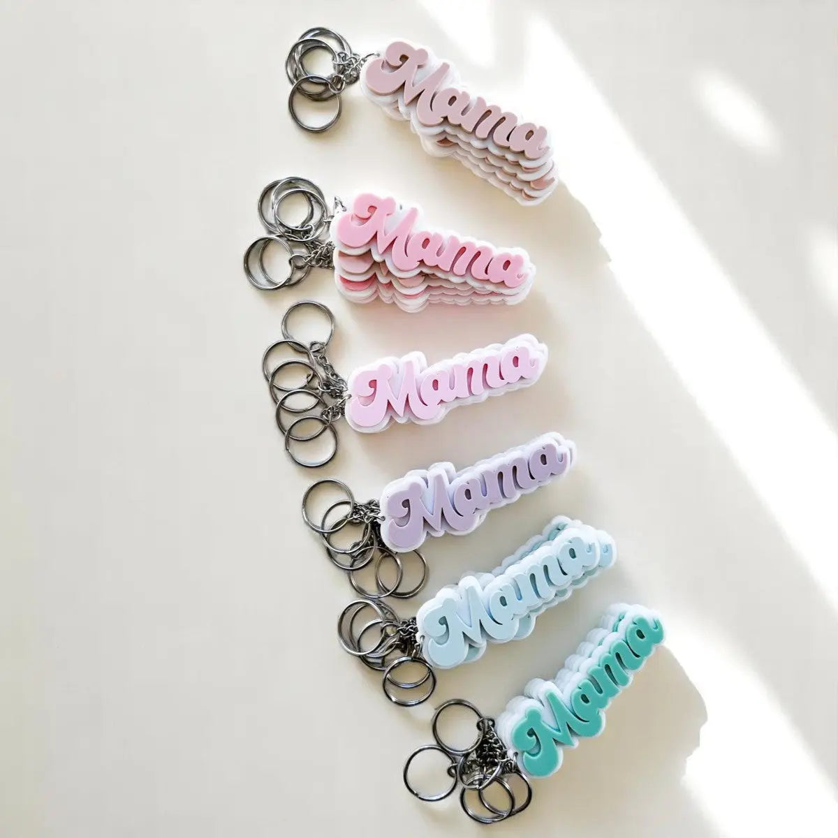 Handmade pastel acrylic mama keychain by Miminoo – lightweight custom name tag for moms, perfect summer gift