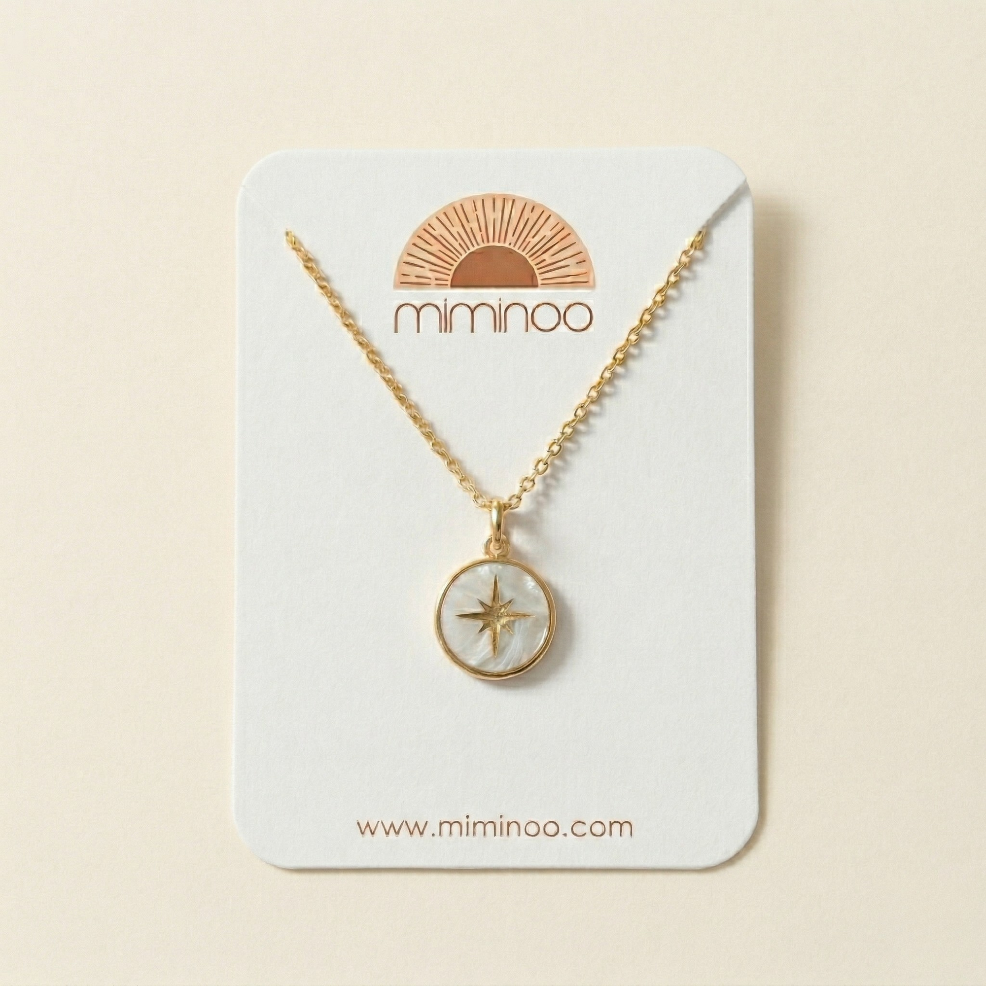 Gold necklace with star pendant on a Miminoo branded card