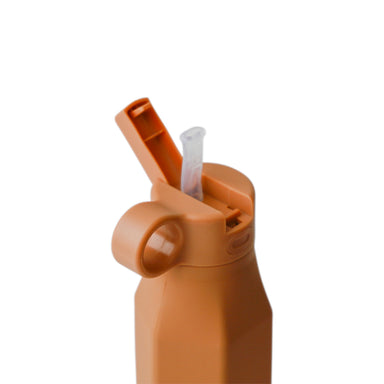 Durable, easy to clean, durable, a perfect on-the-go bottle with its handle on the top. Must have at school, while traveling or simply at home. For kids and adults, it comes in our 13 colors! Food grade soft matte silicone BPA free. 350 ml. MKS Miminoo Gilbert Arizona USA. Brown Taupe. For boys and girls.