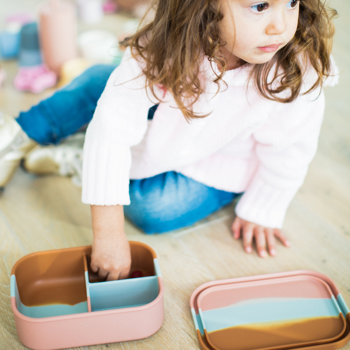 Lunch box in durable bpa free food grade silicone marble effect Sedona terracotta and pink color for kids and adults girls and boys by MKS Miminoo Gilbert Arizona USA on the go 